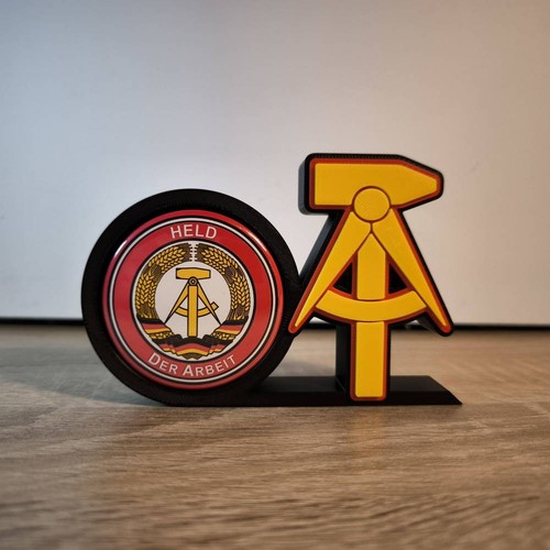 Ddr ostalgie held der arbeit - ddr,